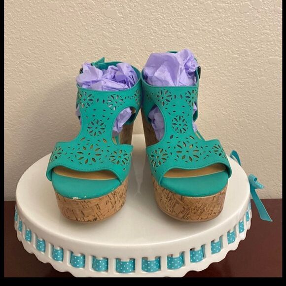 👡Cato Cutout platform Wedge Sandals. Get ready to styling for summer!! - Picture 2 of 5